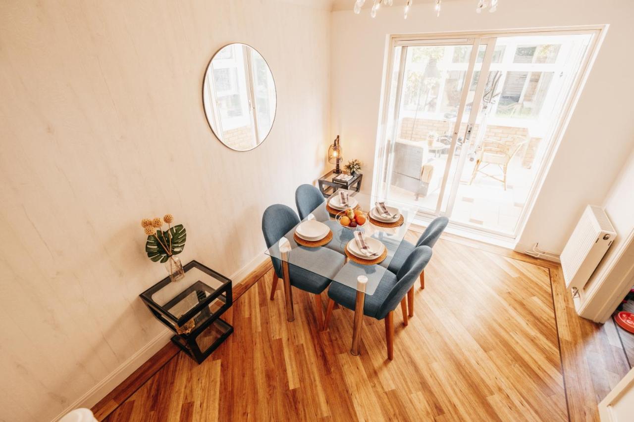 Booker Avenue House - 4 Bedroom House With Garden And Parking Милтън Кейнс Екстериор снимка