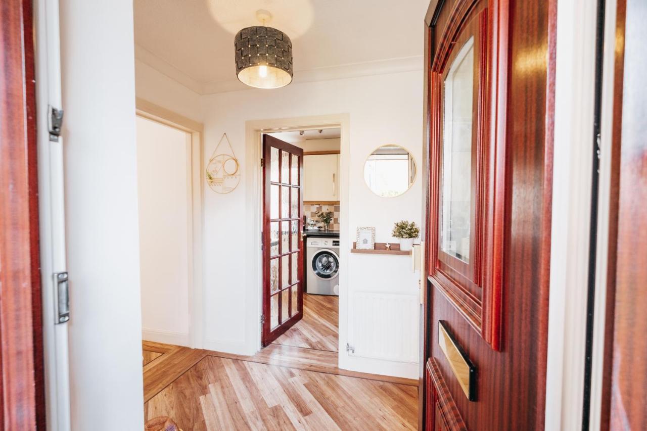 Booker Avenue House - 4 Bedroom House With Garden And Parking Милтън Кейнс Екстериор снимка